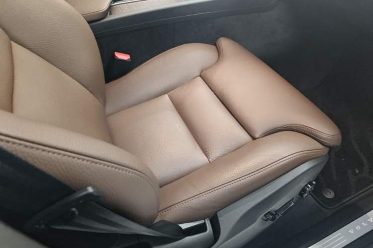 Used Volvo XC60 2024 B5 4x4 Smart Luxury Edition Right Front Seat