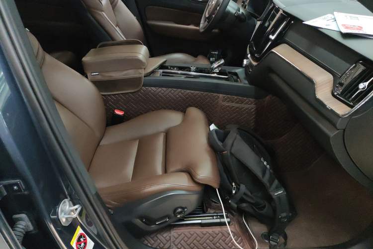 Used Volvo XC60 2024 B5 4x4 Smart Luxury Edition Right Front Seat