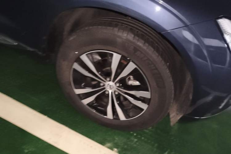 Used Volvo XC60 2024 B5 4x4 Smart Luxury Edition Right Front Wheel Hub