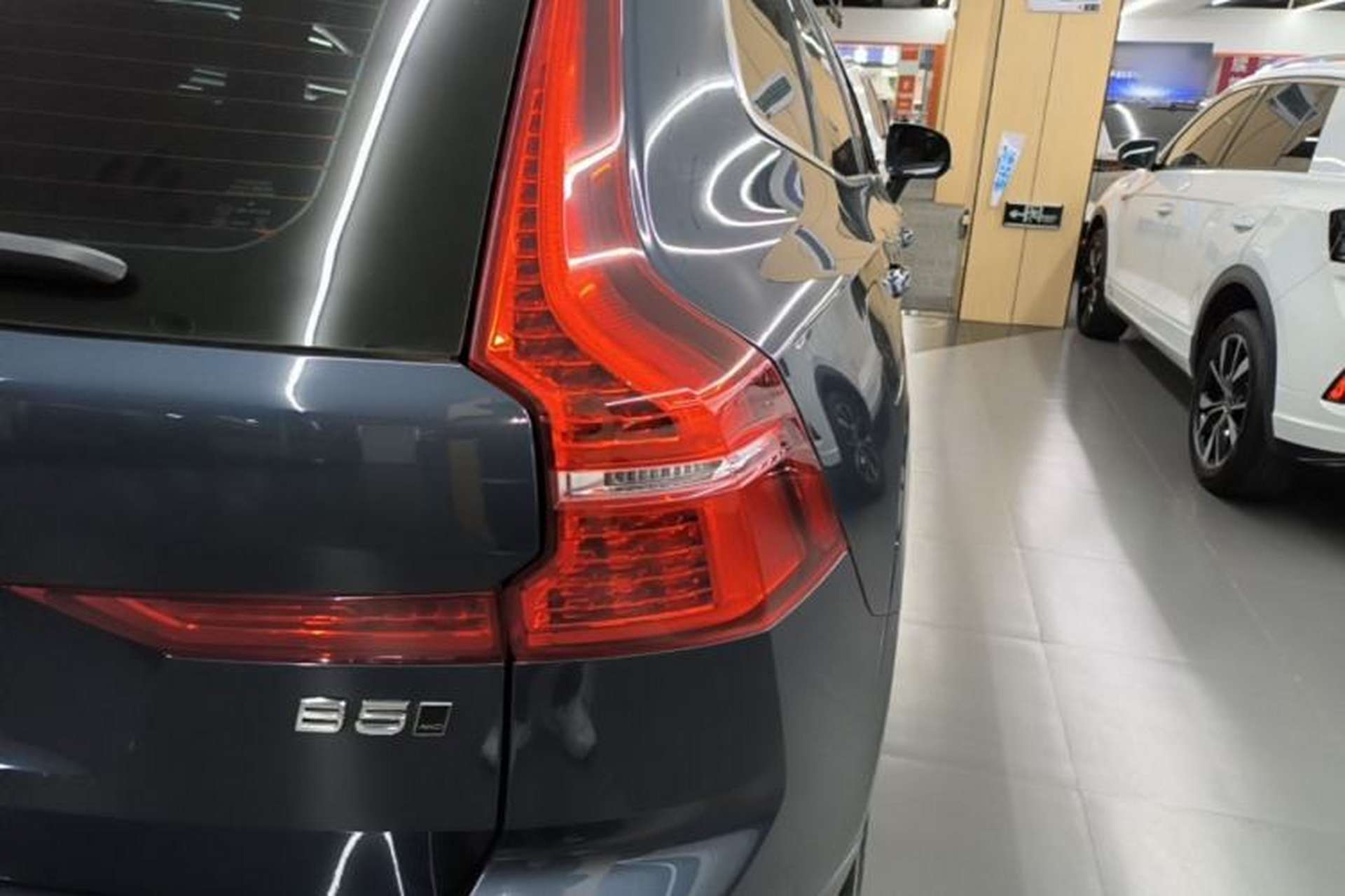 Used Volvo XC60 2024 B5 4x4 Smart Luxury Edition Right Rear Taillight