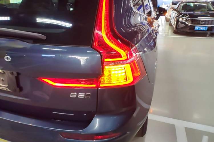 Used Volvo XC60 2024 B5 4x4 Smart Luxury Edition Right Rear Taillight