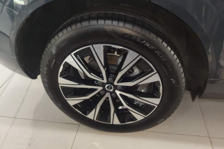 Used Volvo XC60 2024 B5 4x4 Smart Luxury Edition Right Rear Wheel Hub