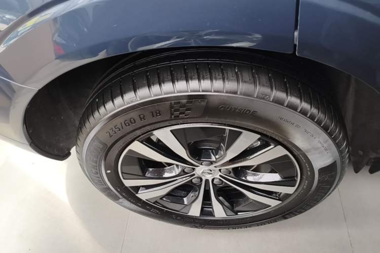 Used Volvo XC60 2024 B5 4x4 Smart Luxury Edition Right Rear Wheel Hub