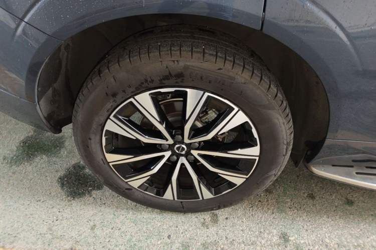 Used Volvo XC60 2024 B5 4x4 Smart Luxury Edition Right Rear Wheel Hub