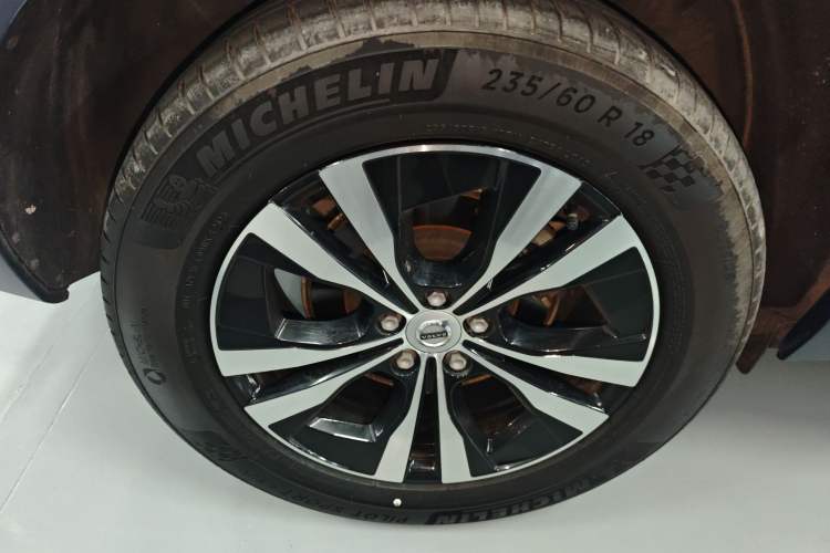 Used Volvo XC60 2024 B5 4x4 Smart Luxury Edition Right Rear Wheel Hub