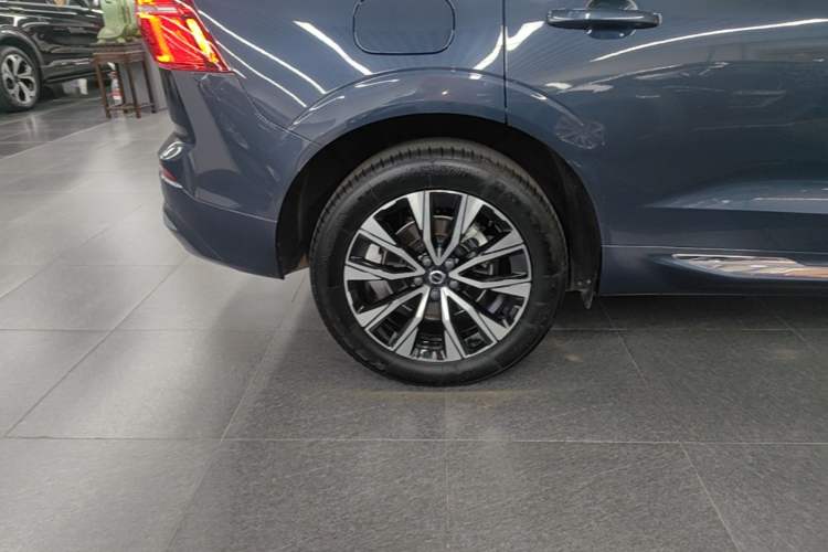 Used Volvo XC60 2024 B5 4x4 Smart Luxury Edition Right Rear Wheel Hub