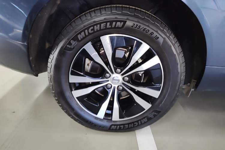Used Volvo XC60 2024 B5 4x4 Smart Luxury Edition Right Rear Wheel Hub