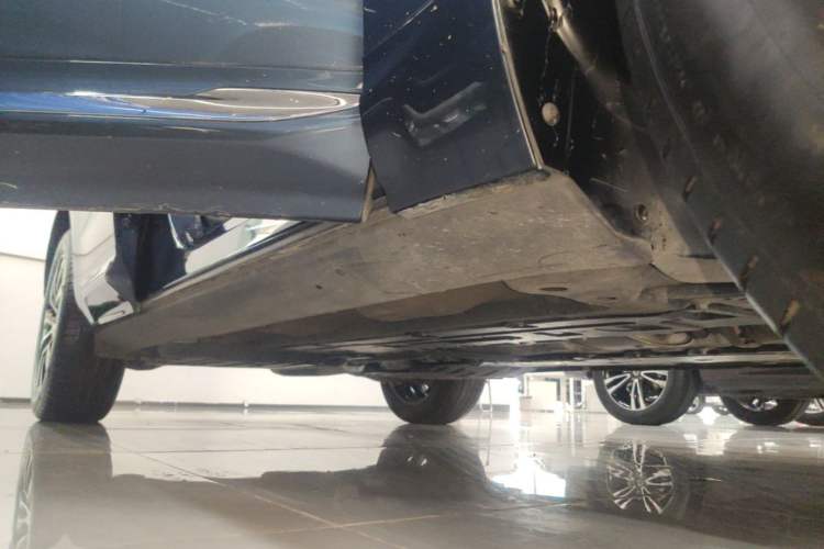 Used Volvo XC60 2024 B5 4x4 Smart Luxury Edition Right Side Sill