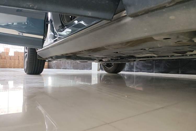 Used Volvo XC60 2024 B5 4x4 Smart Luxury Edition Right Side Sill