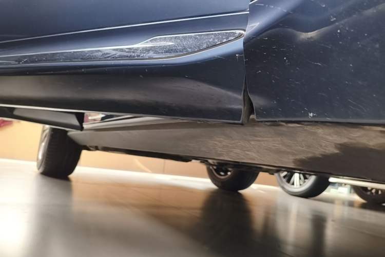 Used Volvo XC60 2024 B5 4x4 Smart Luxury Edition Right Side Sill