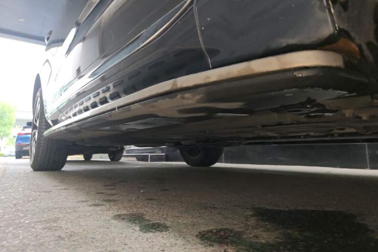 Used Volvo XC60 2024 B5 4x4 Smart Luxury Edition Right Side Sill