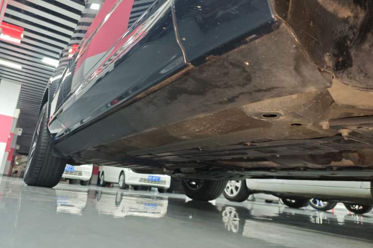 Used Volvo XC60 2024 B5 4x4 Smart Luxury Edition Right Side Sill