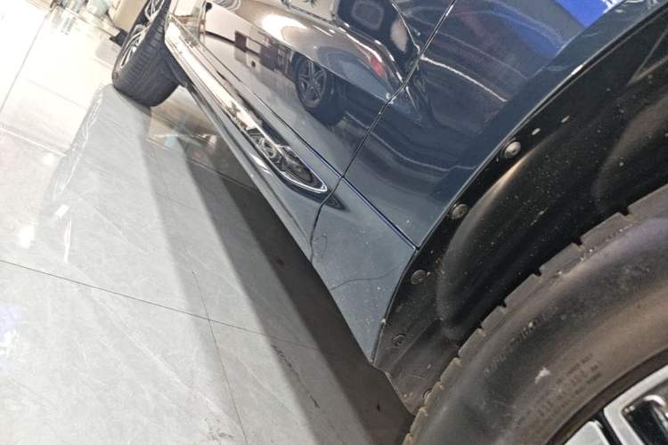 Used Volvo XC60 2024 B5 4x4 Smart Luxury Edition Right Side Sill