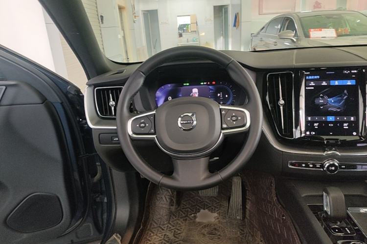 Used Volvo XC60 2024 B5 4x4 Smart Luxury Edition Steering Wheel