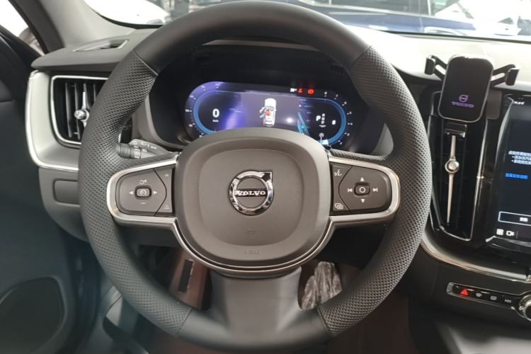 Used Volvo XC60 2024 B5 4x4 Smart Luxury Edition Steering Wheel