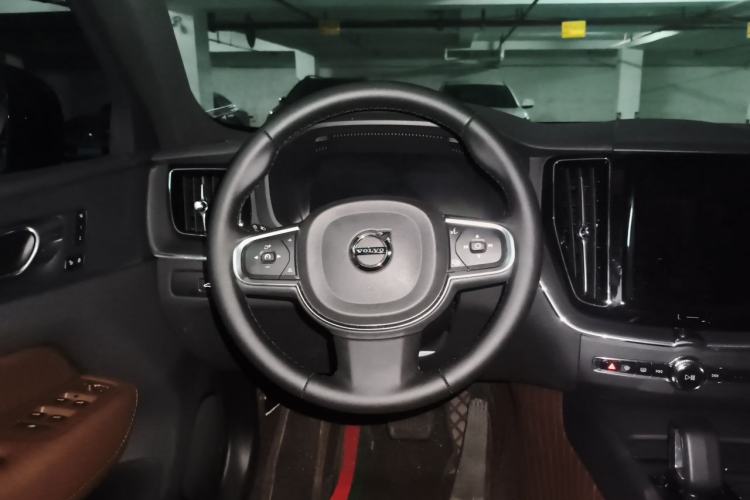 Used Volvo XC60 2024 B5 4x4 Smart Luxury Edition Steering Wheel