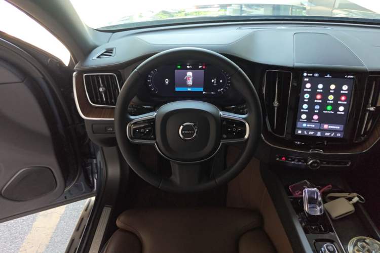 Used Volvo XC60 2024 B5 4x4 Smart Luxury Edition Steering Wheel