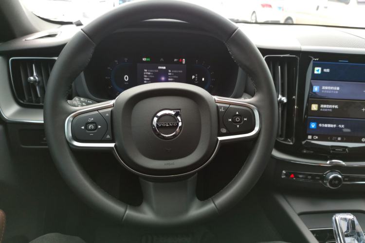 Used Volvo XC60 2024 B5 4x4 Smart Luxury Edition Steering Wheel