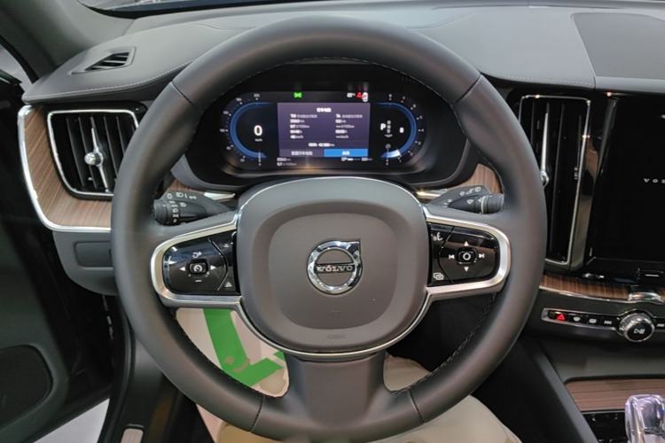 Used Volvo XC60 2024 B5 4x4 Smart Luxury Edition Steering Wheel
