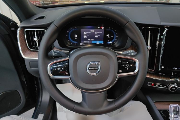 Used Volvo XC60 2024 B5 4x4 Smart Luxury Edition Steering Wheel