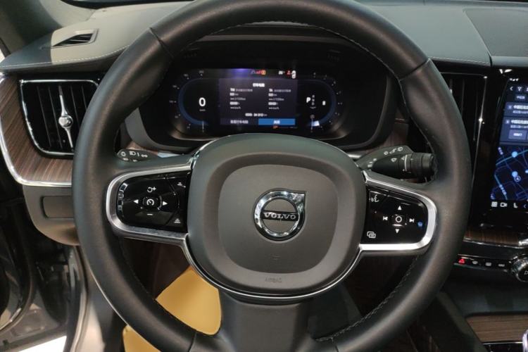 Used Volvo XC60 2024 B5 4x4 Smart Luxury Edition Steering Wheel
