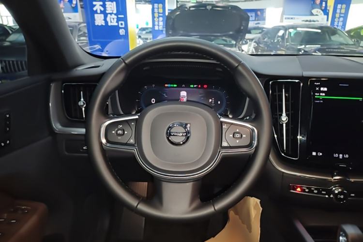 Used Volvo XC60 2024 B5 4x4 Smart Luxury Edition Steering Wheel