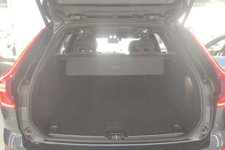 Used Volvo XC60 2024 B5 4x4 Smart Luxury Edition Trunk