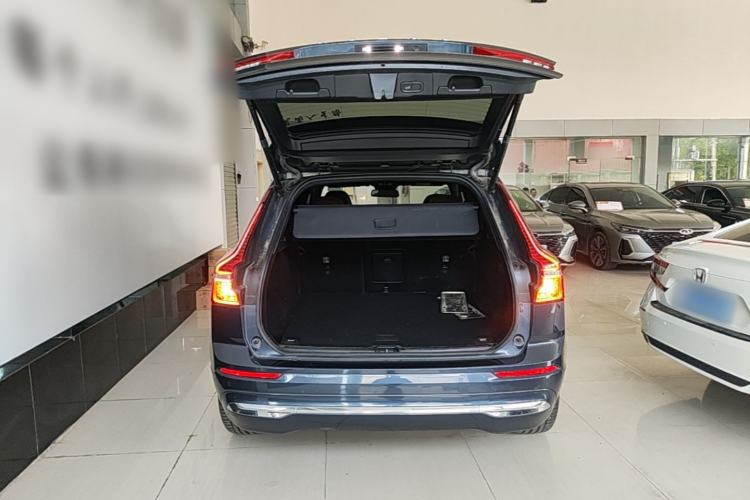 Used Volvo XC60 2024 B5 4x4 Smart Luxury Edition Trunk