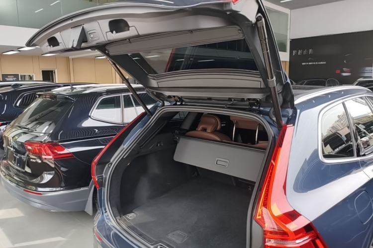 Used Volvo XC60 2024 B5 4x4 Smart Luxury Edition Trunk