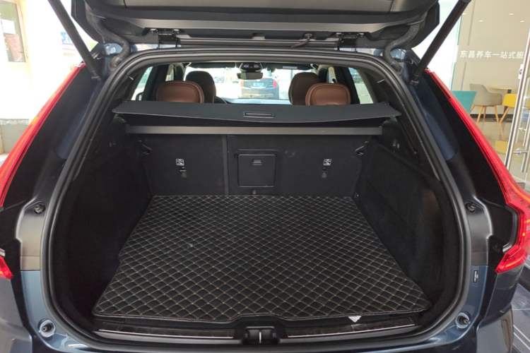 Used Volvo XC60 2024 B5 4x4 Smart Luxury Edition Trunk