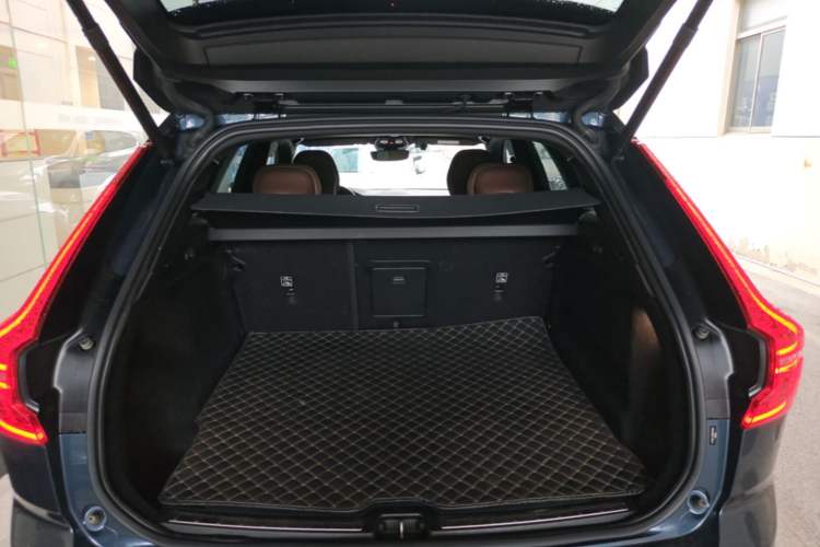 Used Volvo XC60 2024 B5 4x4 Smart Luxury Edition Trunk