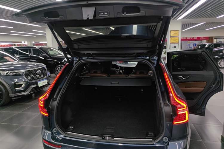 Used Volvo XC60 2024 B5 4x4 Smart Luxury Edition Trunk