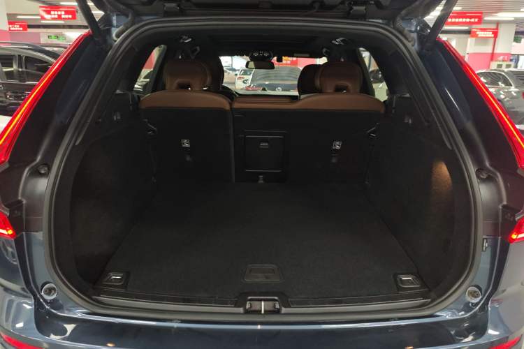 Used Volvo XC60 2024 B5 4x4 Smart Luxury Edition Trunk