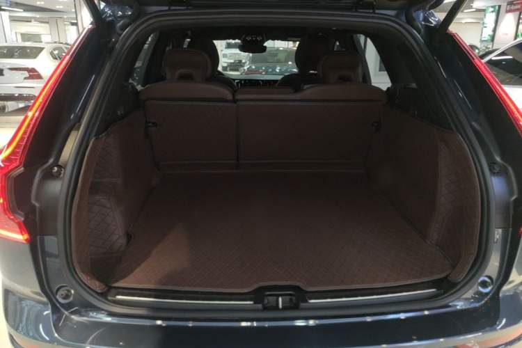 Used Volvo XC60 2024 B5 4x4 Smart Luxury Edition Trunk