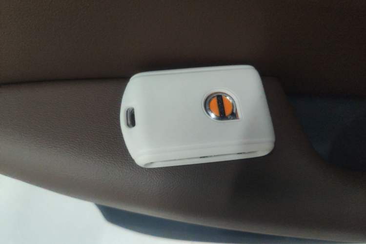 Used Volvo XC60 2024 B5 4x4 Smart Luxury Edition Vehicle Key