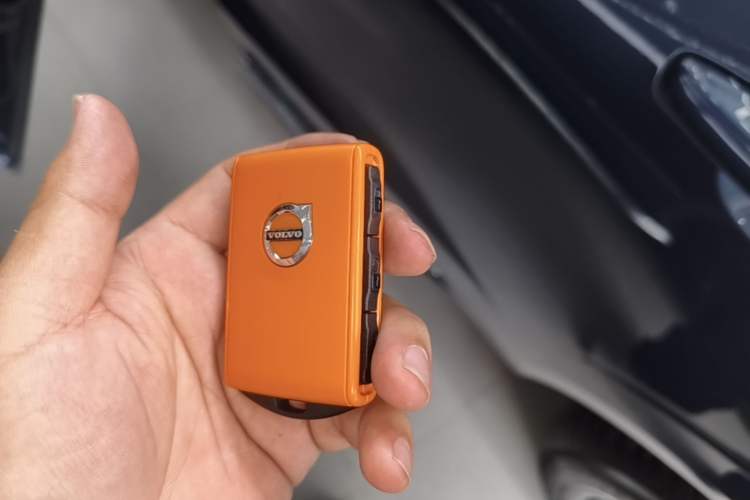 Used Volvo XC60 2024 B5 4x4 Smart Luxury Edition Vehicle Key