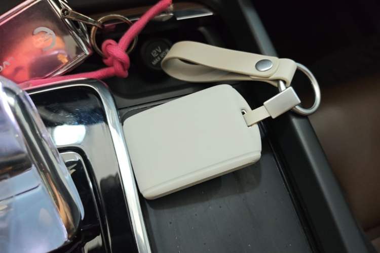 Used Volvo XC60 2024 B5 4x4 Smart Luxury Edition Vehicle Key