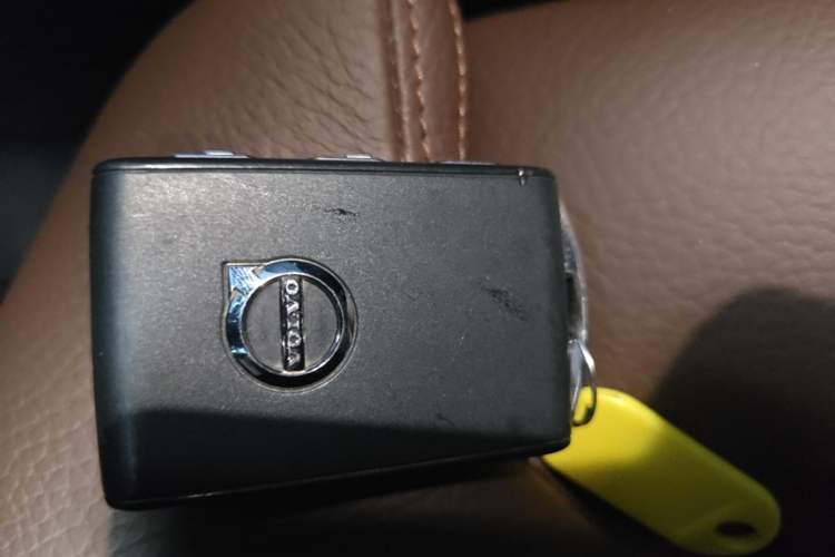 Used Volvo XC60 2024 B5 4x4 Smart Luxury Edition Vehicle Key