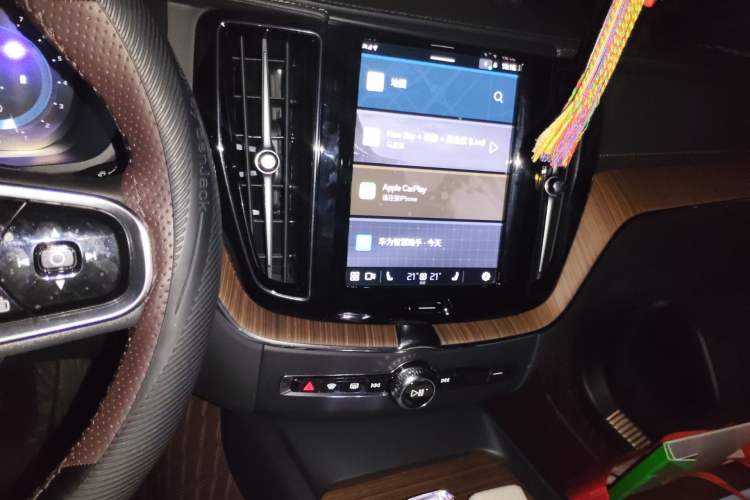 Used Volvo XC60 2024 B5 4x4 Smart Luxury Edition Audio And AC Panel