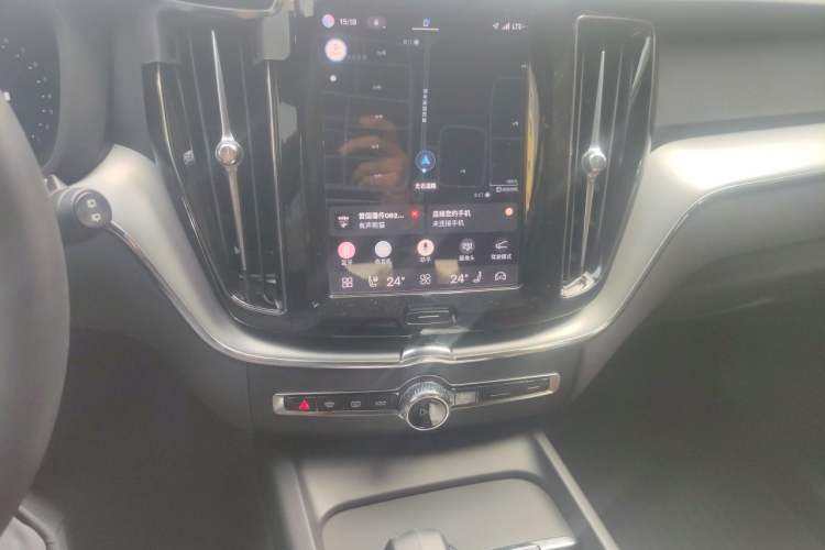 Used Volvo XC60 2024 B5 4x4 Smart Luxury Edition Audio And AC Panel