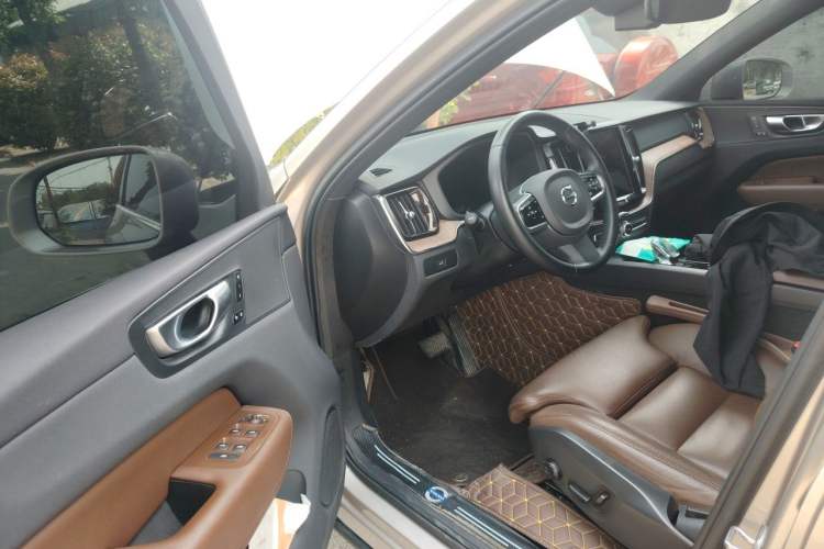 Used Volvo XC60 2024 B5 4x4 Smart Luxury Edition Driver Seat