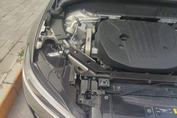Used Volvo XC60 2024 B5 4x4 Smart Luxury Edition Engine Bay Right