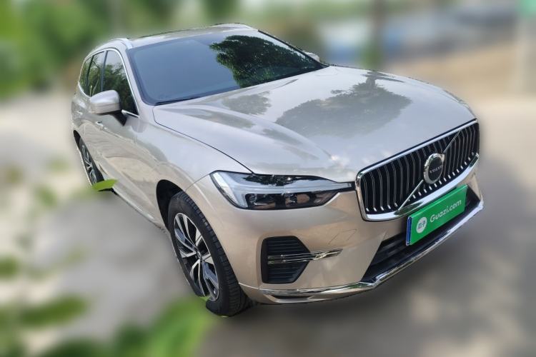Used Volvo XC60 2024 B5 4x4 Smart Luxury Edition Front Right 45 Deg