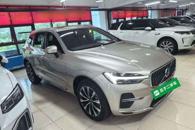 Used Volvo XC60 2024 B5 4x4 Smart Luxury Edition Front Right 45 Deg
