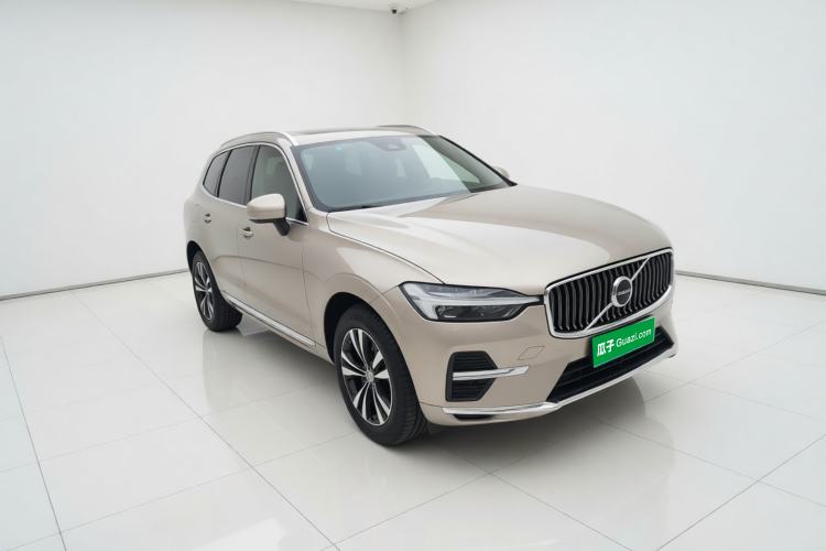 Used Volvo XC60 2024 B5 4x4 Smart Luxury Edition Front Right 45 Deg
