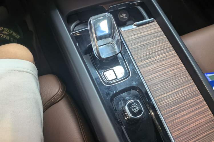 Used Volvo XC60 2024 B5 4x4 Smart Luxury Edition Gear Lever