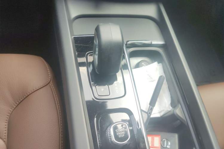Used Volvo XC60 2024 B5 4x4 Smart Luxury Edition Gear Lever