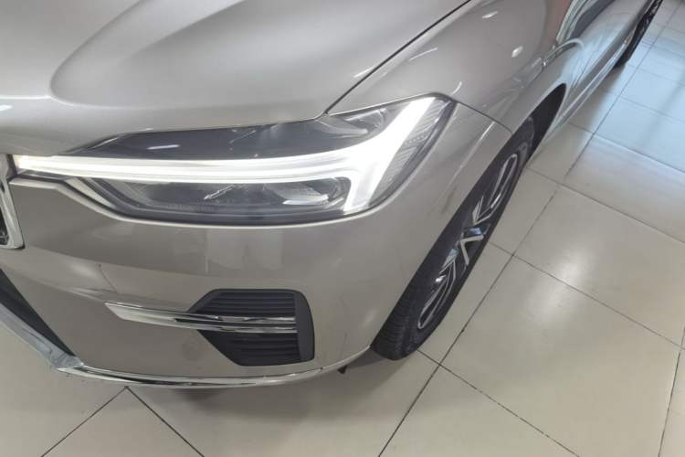 Used Volvo XC60 2024 B5 4x4 Smart Luxury Edition Left Front Headlight