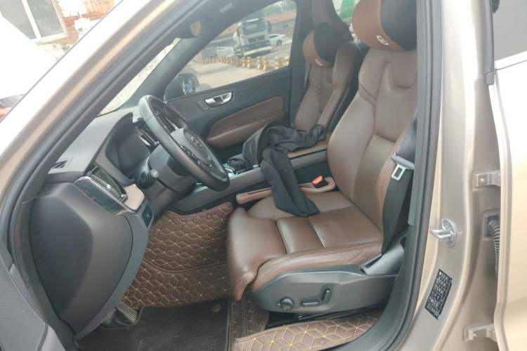 Used Volvo XC60 2024 B5 4x4 Smart Luxury Edition Left Front Seat