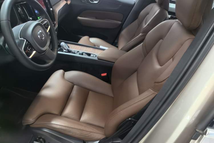 Used Volvo XC60 2024 B5 4x4 Smart Luxury Edition Left Front Seat